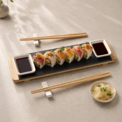 Set Tabla, Pocillos de Cerámica y Palitos de Bamboo para Sushi Decoexpress